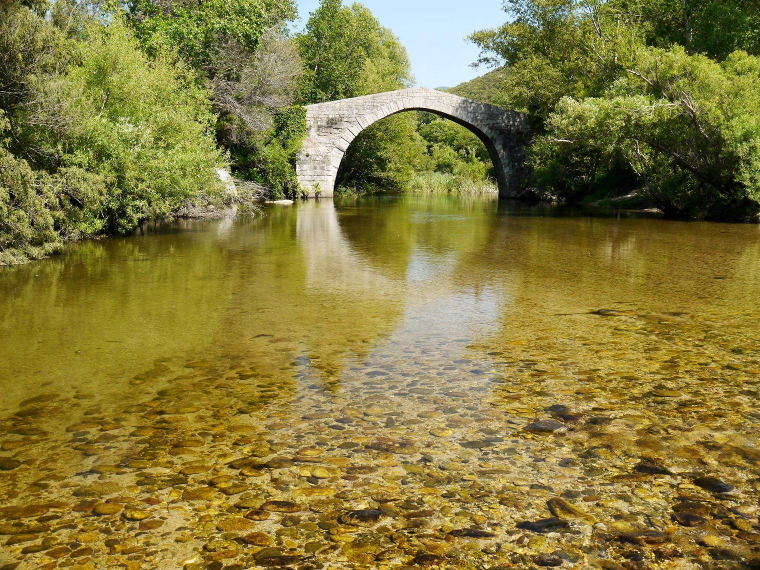 Bureau d'études des milieux aquatiques en savoie, alpes, région rhône-alpes
prélèvements, mesures, diagnostics des eaux superficielles naturelles
Bureau d'études spécialisé dans l'eau et les écosystèmes aquatiques
Conseil et expertise
Bureau d'études en environnement aquatique, consulting en hydrobiologie, hydrologie régénérative, suivis après travaux, états initiaux
Expertise des lacs et rivières
photo Hydros : pont génois au dessus d'une rivière Corse, milieu aquatique sensible, HYDROS bureau d'études expert des milieux aquatiques (lacs et cours d'eau) et hydrobiologie, bureau d'étude eau, environnement, eaux superficielles continentales, prélèvements sédiments, mesures de débits, mesures in-situ, suivi qualité de l'eau
HYDROS, consultant en environnement, milieux aquatiques et dans le domaine de l'eau en Savoie, Haute-Savoie, Ain, Rhône, Drôme, Isère, Hautes-Alpes, Ardèche, Rhône-Alpes et Auvergne Rhône Alpes. Prélèvements, mesures et diagnostics des eaux superficielles (rivières, cours d'eau, lacs, étang, mares, gravières, lônes, sources, marais)
Expertises projets hydroélectriques, hydroélectricité, travaux rivières, observatoire de l'eau, suivi réseau, suivi rejet dans le milieu récepteur, suivi de travaux, états des lieux, ADN environnemental,